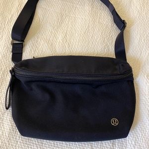 Lululemon navy belt bag